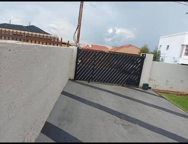 3 BEDROOM PROPERTY TO RENT IN CLAYVILLE